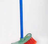 Broom GP04 Eterna Everything Todo Broom with Long Wooden Handle, Indoor and Outdoor Use, Heavy Duty. Ideal for Sweeping Garages, Patios, Bathrooms, Kitchens Offices Spaces, Kitchen and More – GP04
